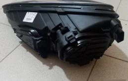 Фара правая для Porsche Cayenne на фотографиях