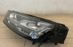 Фара ксенон левая для Audi Q7 2017 года на фотографиях