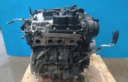 Двигатель без навесного для Ford Kuga 2015 года на фотографиях