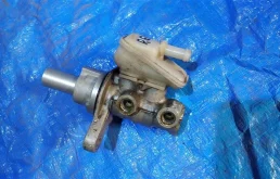 Главный тормозной цилиндр для Honda CR-V 2008 года на фотографиях