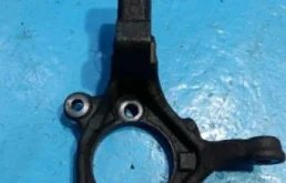 Кулак поворотный правый для Nissan Tiida на фотографиях