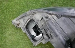 Фара правая для Opel Zafira 2014 года на фотографиях