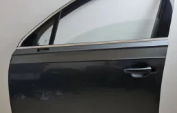 Дверь передняя левая для Audi Q7 2015 года на фотографиях
