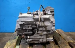 Двигатель без навесного для Honda Stream 2001 года на фотографиях