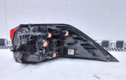 Фонарь левый для Toyota RAV4 2023 года на фотографиях