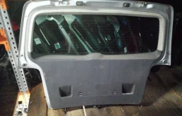 Двери для Volkswagen Touran 2012 года на фотографиях