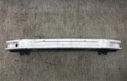 Усилитель переднего бампера для Subaru Legacy 2013 года на фотографиях