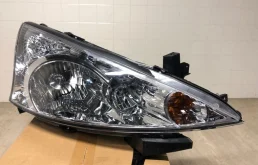 Фары для Mitsubishi Grandis 2005 года на фотографиях