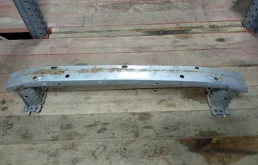 Усилитель переднего бампера для Toyota Corolla 2007 года на фотографиях