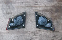 Фонарь внутренний правый для Honda Civic 2006 года на фотографиях