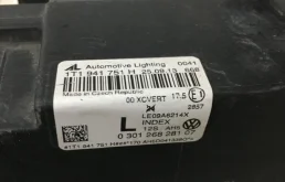 Фары для Volkswagen Touran 2010 года на фотографиях