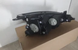 Фары для Mitsubishi Grandis 2005 года на фотографиях