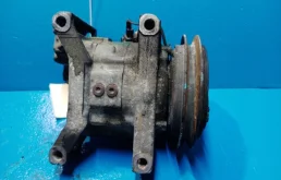 Компрессор кондиционера для Nissan X-Trail 2003 года на фотографиях