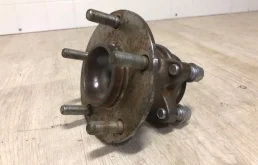 Ступица колеса задняя левая для Mitsubishi ASX 2011 года на фотографиях