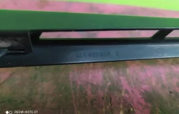 Поводок лобового стеклоочистителя левый для Audi Q7 на фотографиях