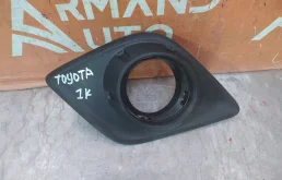 Окантовка птф Toyota Hilux 2015-2020 521270K170 8, правая
