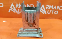 Кронштейн усилителя бампера Audi A4 2007-2015 8K0807134D 4 B8, передний правый