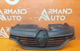 Решетка радиатора Renault Sandero 2013-2019 623105727R 2