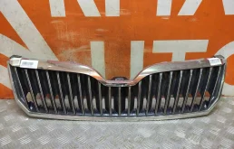 Решетка радиатора Skoda Superb 2013-2015 3T0853668B9B9 2
