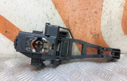 Кронштейн ручки двери Ford Focus 2011-2019 1932916 3, передний левый