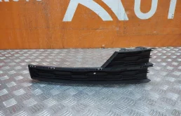 Окантовка птф skoda Octavia 2017-2020 5E0807682G9B9 3 A7 (5E), правая