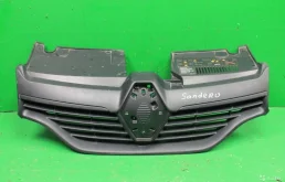 Решетка радиатора RENAULT SANDERO 2013-2019 623105727R 2