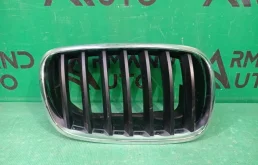 Решетка радиатора BMW X5 2006-2013 51137157688 E70, правая