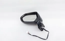 Стекла и зеркала для Toyota Corolla 2025 года на фотографиях