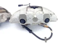 Скоба суппорта передняя для Audi A8 на фотографиях