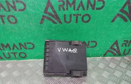 Крышка блока предохранителей Volkswagen Tiguan 2007-2018 1K0937132F 1