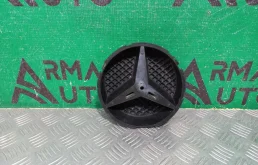 Кронштейн эмблемы Mercedes C-Class 2014-2018 A0008880060 W205, передний