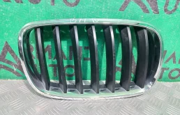 Решетка радиатора BMW X5 2006-2013 51137157688 E70, правая