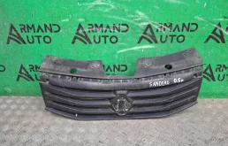 Решетка радиатора Renault Sandero 2009-2014 8200798524 1
