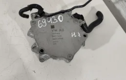 Насос вакуумный 06K145100B  2.0 Турбо бензин Audi