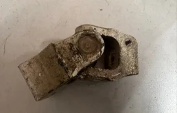 Рулевой карданчик Volvo XC90 8650236 B5254T2