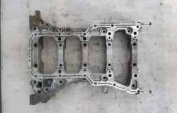 Поддон картера для Nissan X-Trail 2003 года на фотографиях