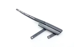 Поводок лобового стеклоочистителя правый для Audi Q7 2007 года на фотографиях