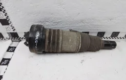 Пневмостойка передняя правая для Audi Q7 2018 года на фотографиях