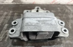 Подушка двигателя Volkswagen Passat CC 2.0 CUWA