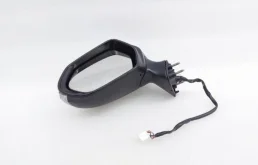 Стекла и зеркала для Toyota Corolla 2025 года на фотографиях