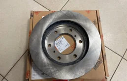 Диски тормозные передние (комплект) для Mitsubishi Pajero Sport 2012 года на фотографиях