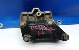 Кронштейн КПП Skoda Octavia 2010 1K0199111D A5 1.6 BSE