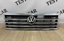 Решетка радиатора со значком VW Touareg 3 -line 2018- CR7