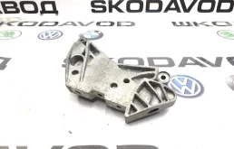 Кронштейн опоры двигателя Skoda Octavia 2011 06J199207P A5 (1Z) 1.8 CDAB