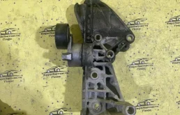 Кронштейн генератора Renault Megane 3 8200669494 X95