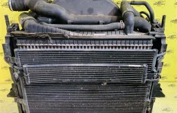 Кассета радиаторов Land Rover Discovery 4 LR015561 L319 3.0 TD