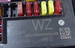 Блок предохранителей WZ Opel Astra 13449203 J