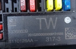 Блок предохранителей TW Opel Astra 13449203 J
