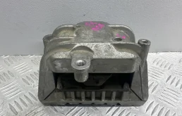 Подушка двигателя Volkswagen Passat B6