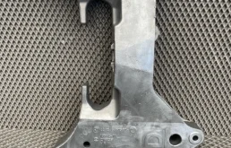 Кронштейн КПП BMW 5 2023 6861580 G30 B57D30B
